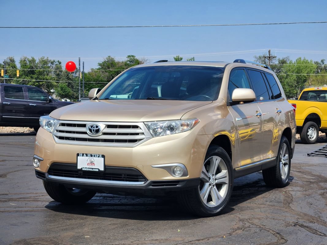 Used 2012 Toyota Highlander Limited w/ Tow Pkg AWD/4WD video 1