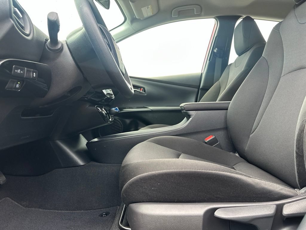 Used 2021 Toyota Prius L Eco FWD image 18