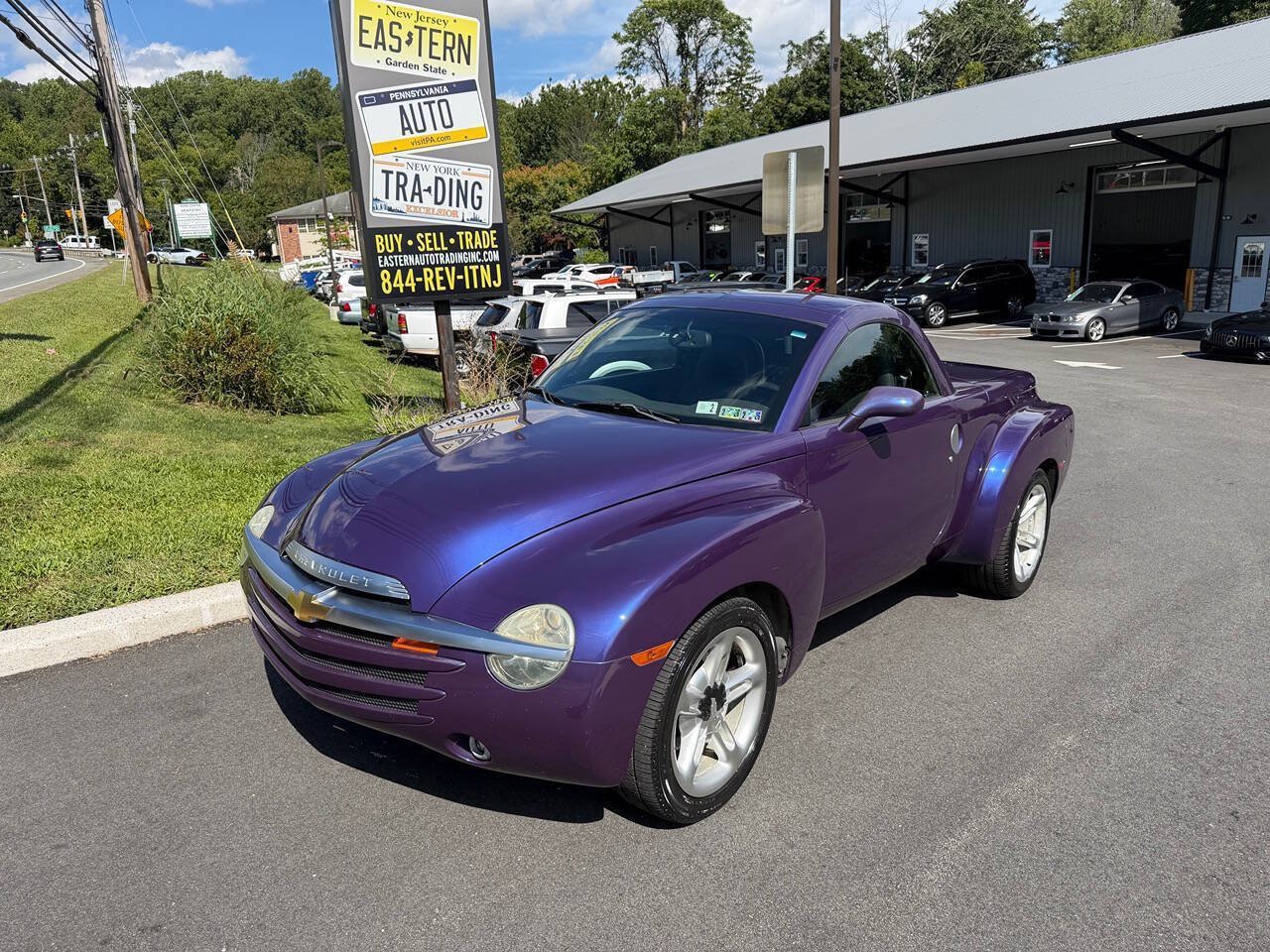 Used 2004 Chevrolet SSR w/ Preferred Equipment Group RWD image 1