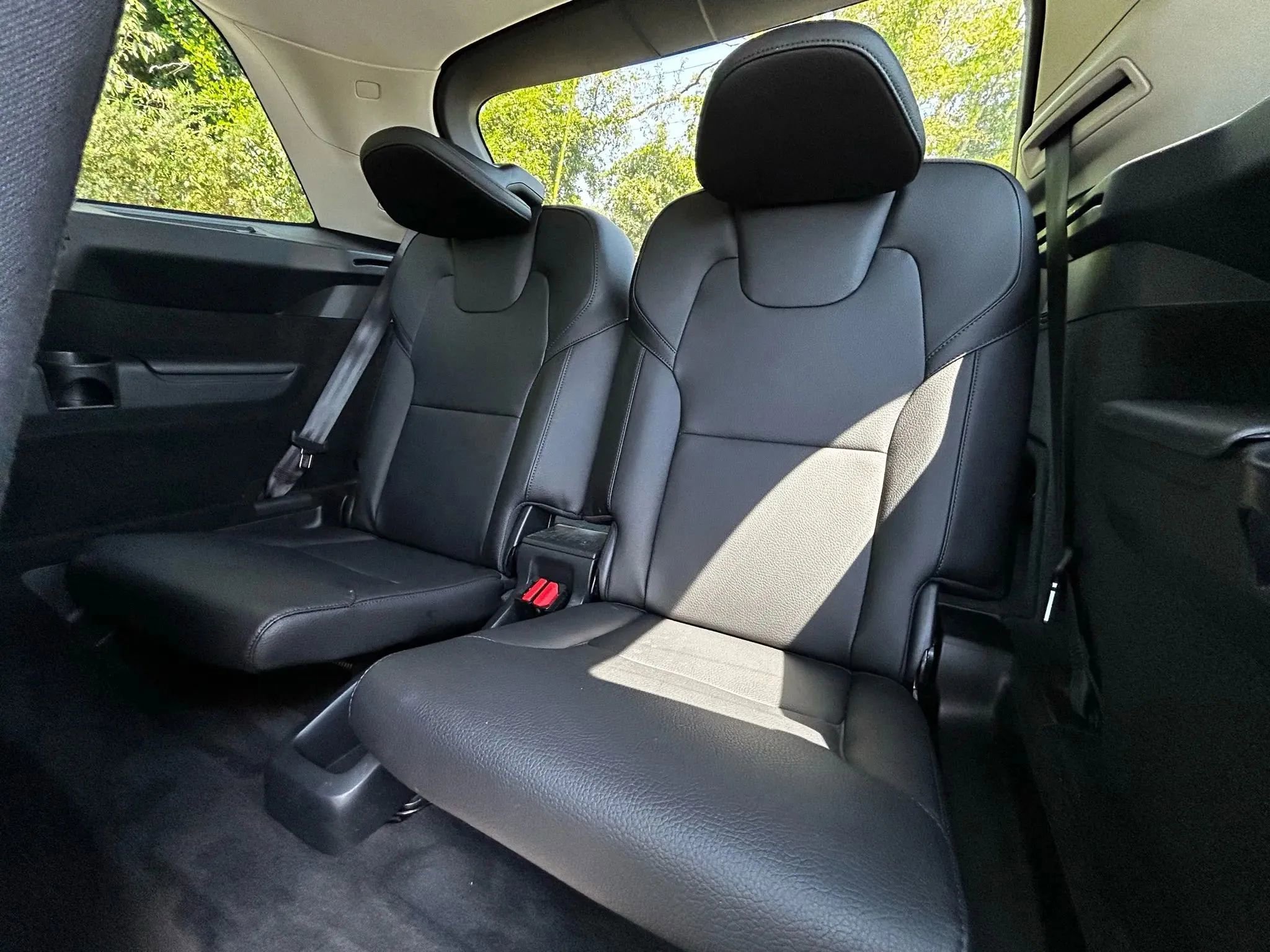 Used 2016 Volvo XC90 T6 Momentum w/ Momentum Plus Package AWD/4WD image 37