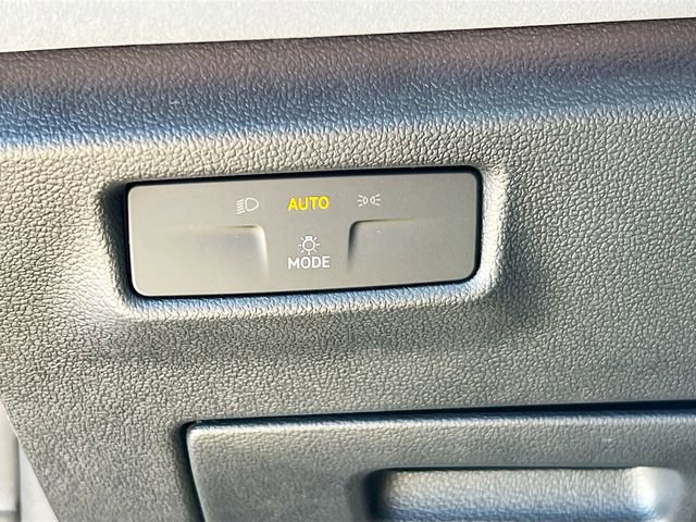 New 2025 Volkswagen Tiguan SE image 10