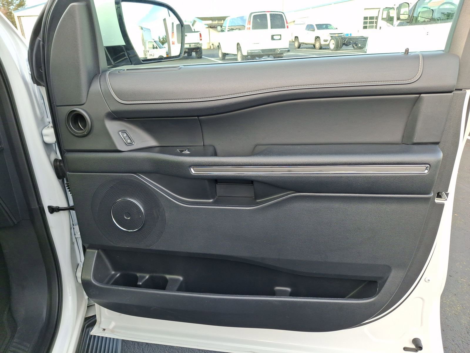 Used 2024 Ford Expedition XLT image 24