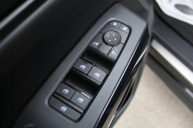 Used 2023 Nissan Pathfinder SV w/ SV Premium Package image 10