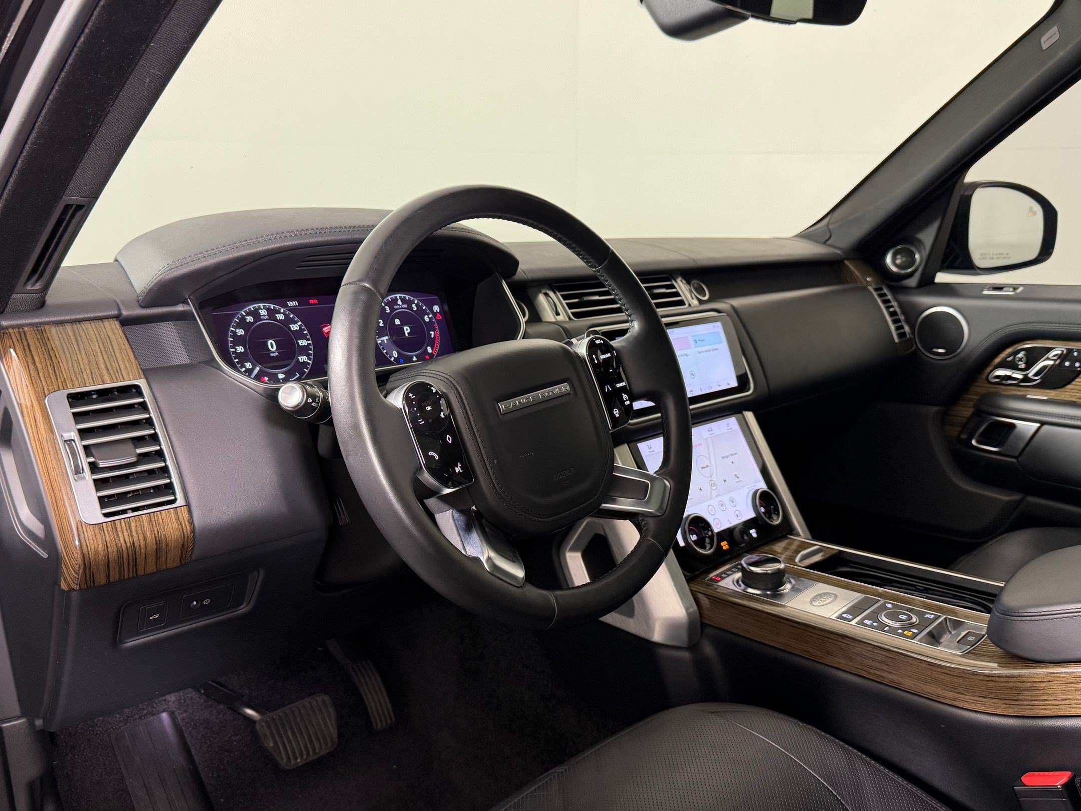 Used 2019 Land Rover Range Rover Long Wheelbase Supercharged AWD/4WD image 4