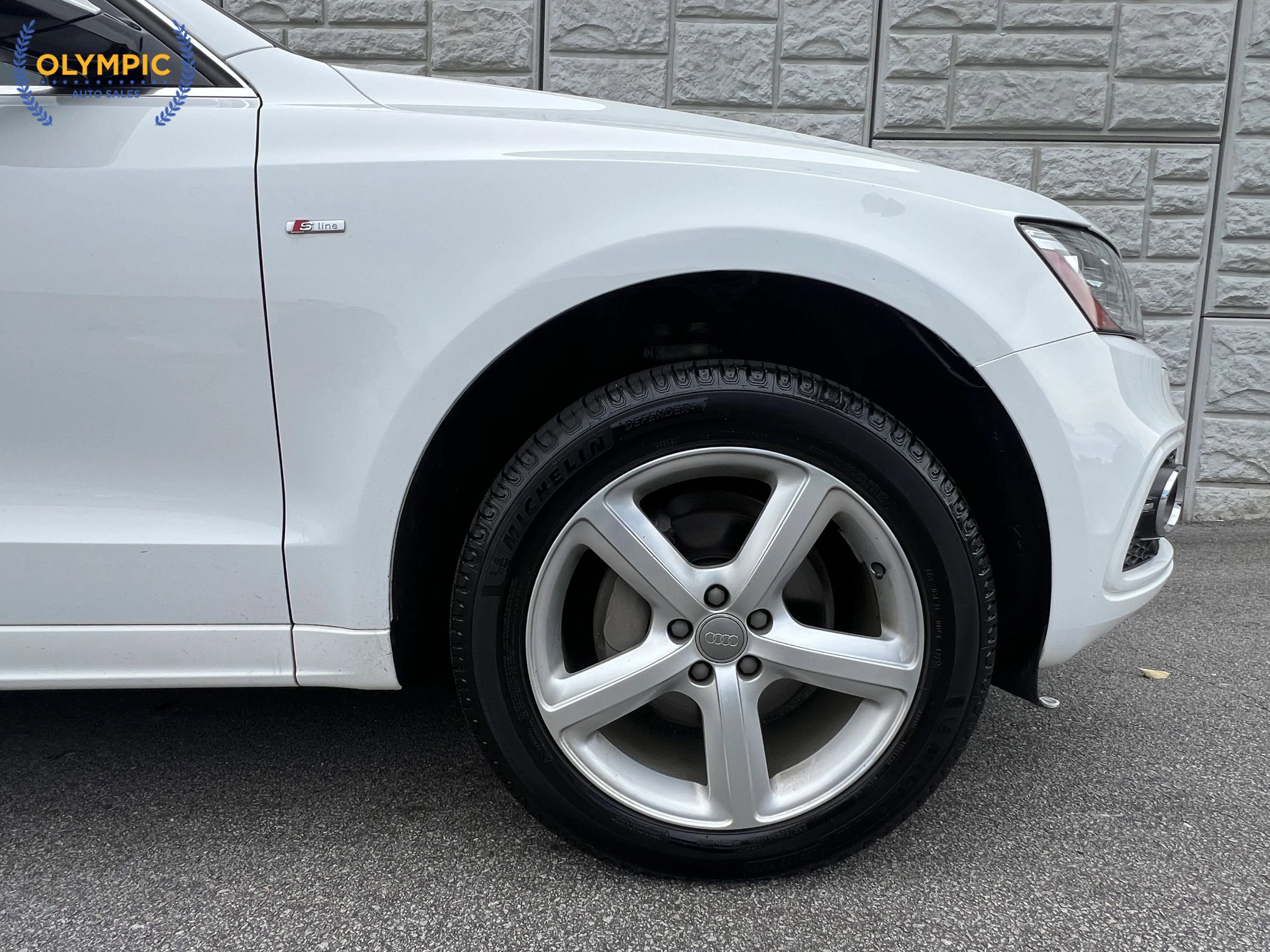 Used 2017 Audi Q5 2.0T Premium Plus w/ Technology Package AWD/4WD image 11