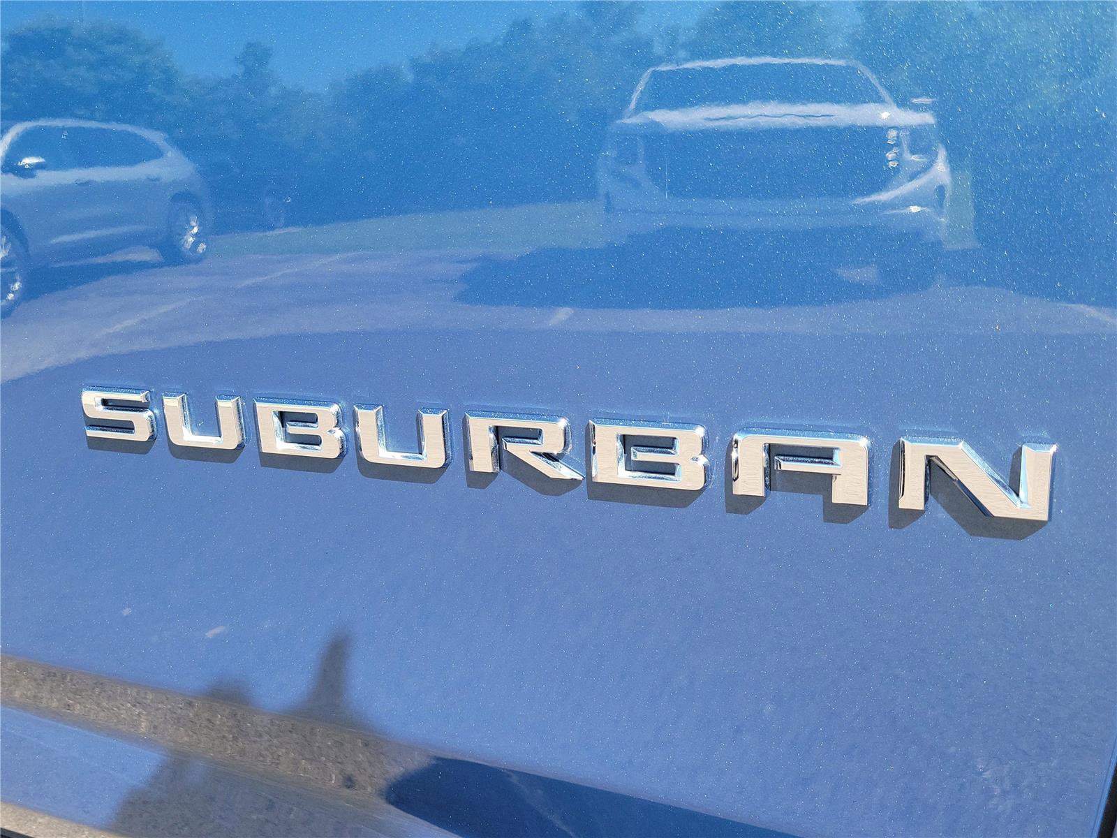 Used 2025 Chevrolet Suburban High Country AWD/4WD image 8
