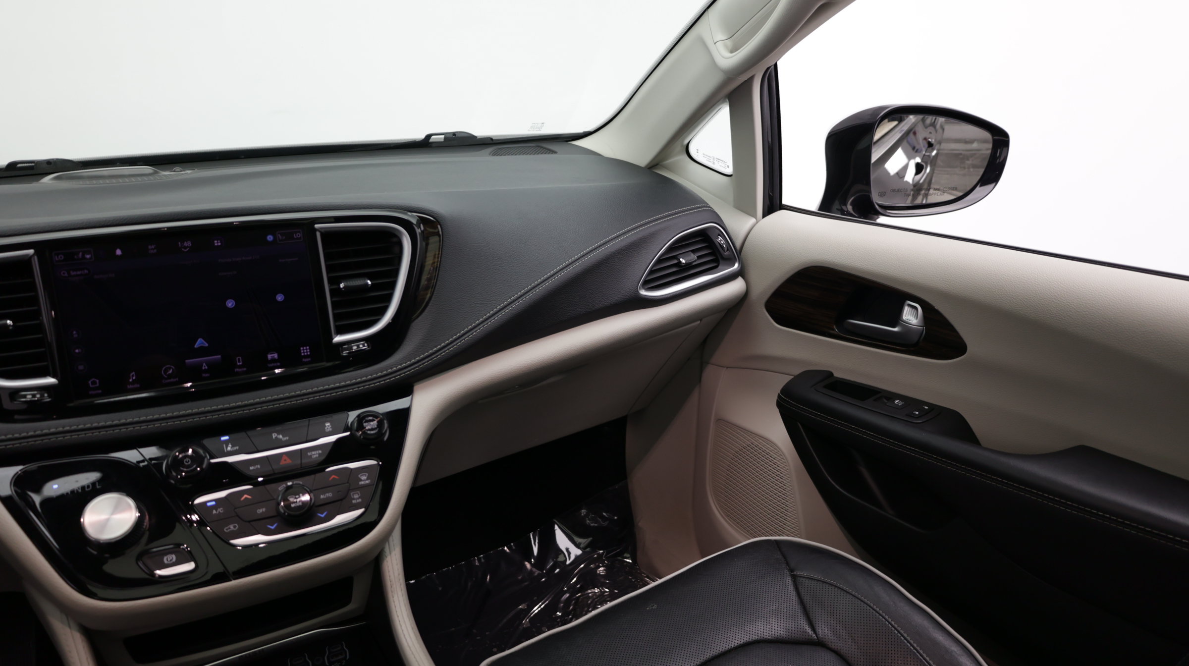 Used 2023 Chrysler Pacifica Limited FWD image 35