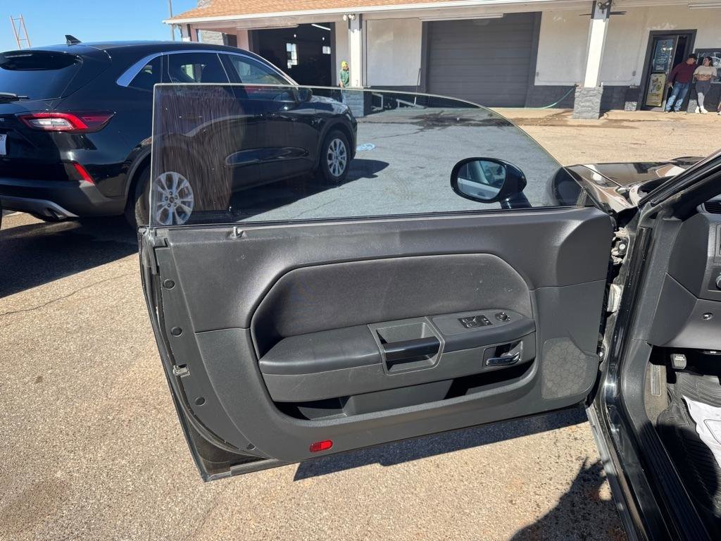 Used 2014 Dodge Challenger SXT image 19