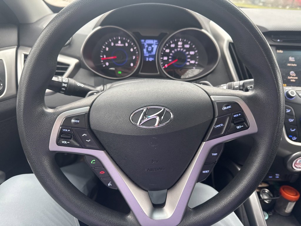 Used 2016 Hyundai Veloster image 9