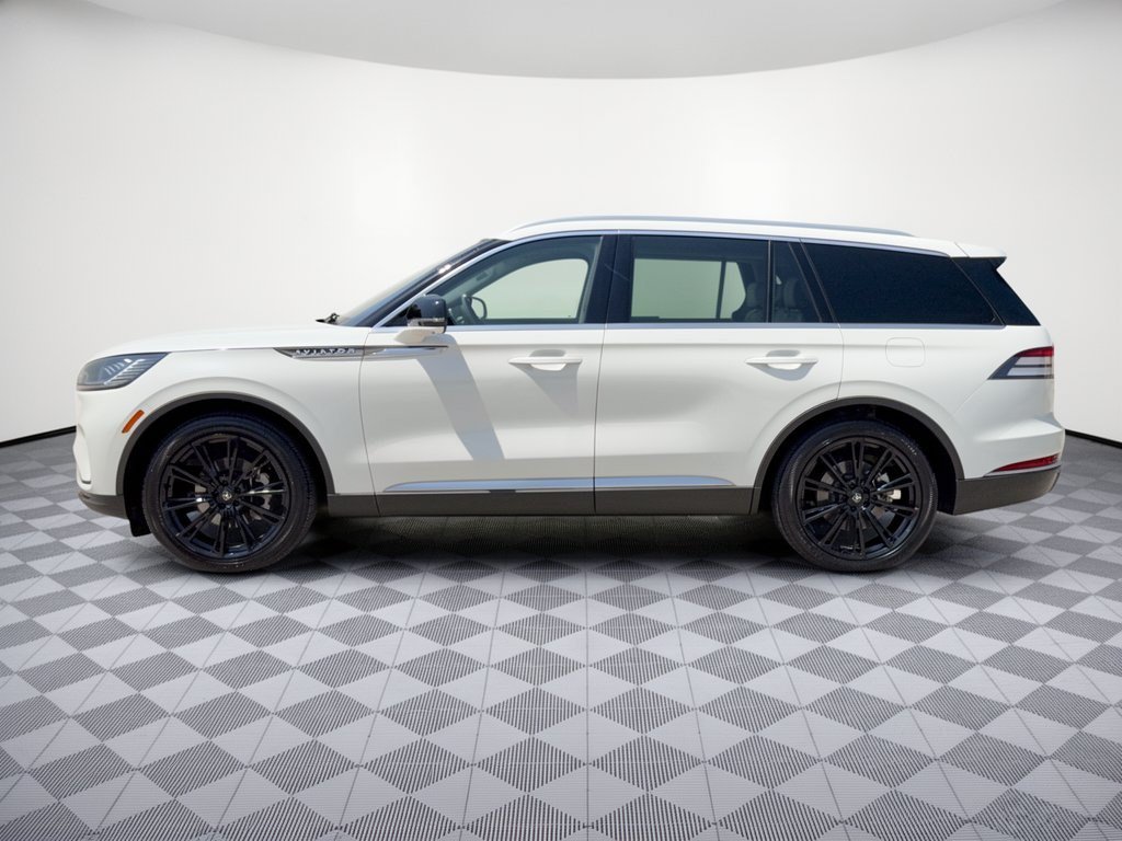 Used 2025 Lincoln Aviator 2WD image 2
