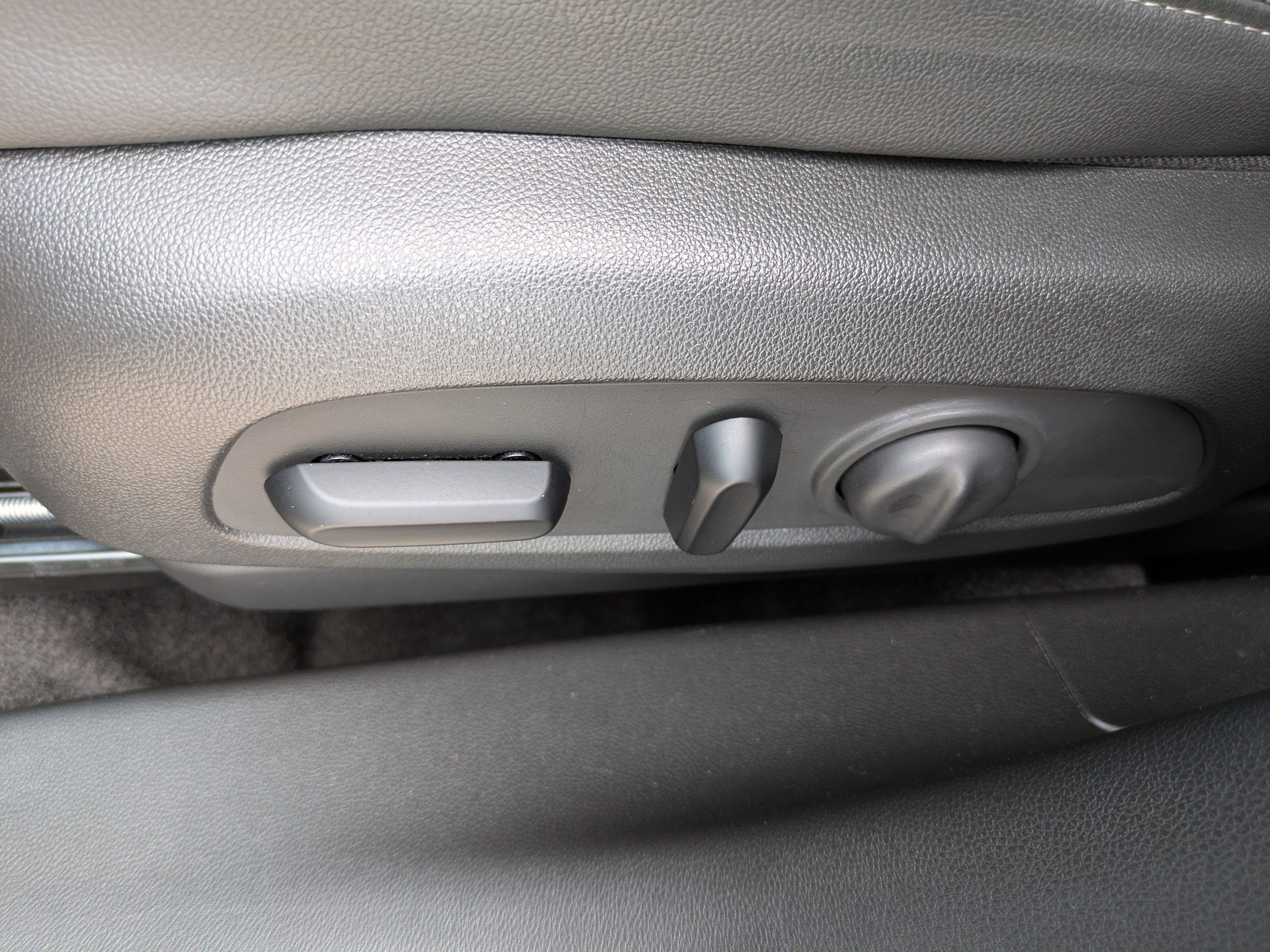 Used 2020 Buick Encore GX Select w/ Experience Buick Package image 18