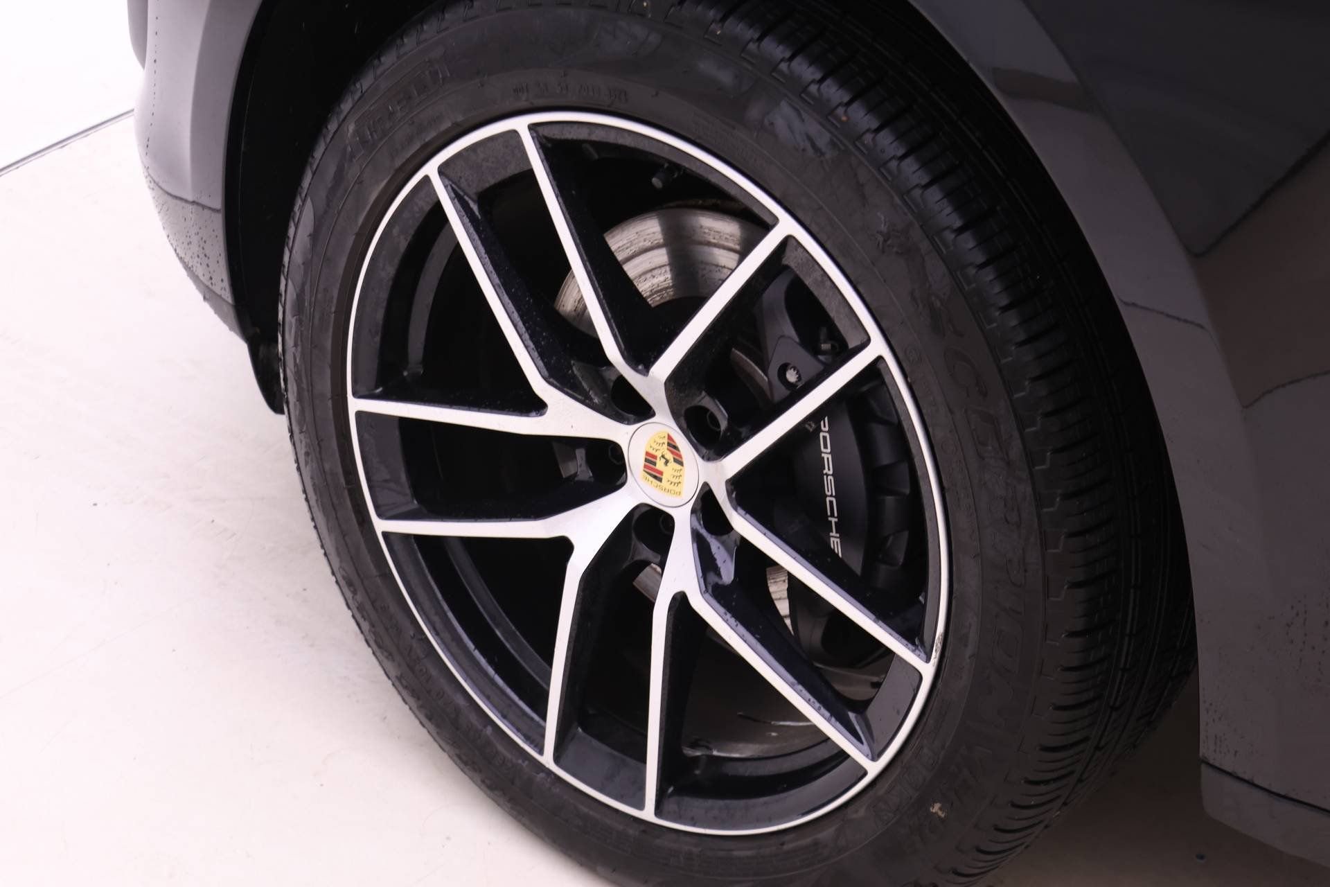 Used 2025 Porsche Macan AWD/4WD image 23