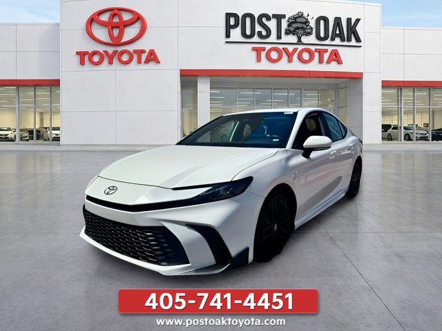 Used 2025 Toyota Camry SE FWD image 1