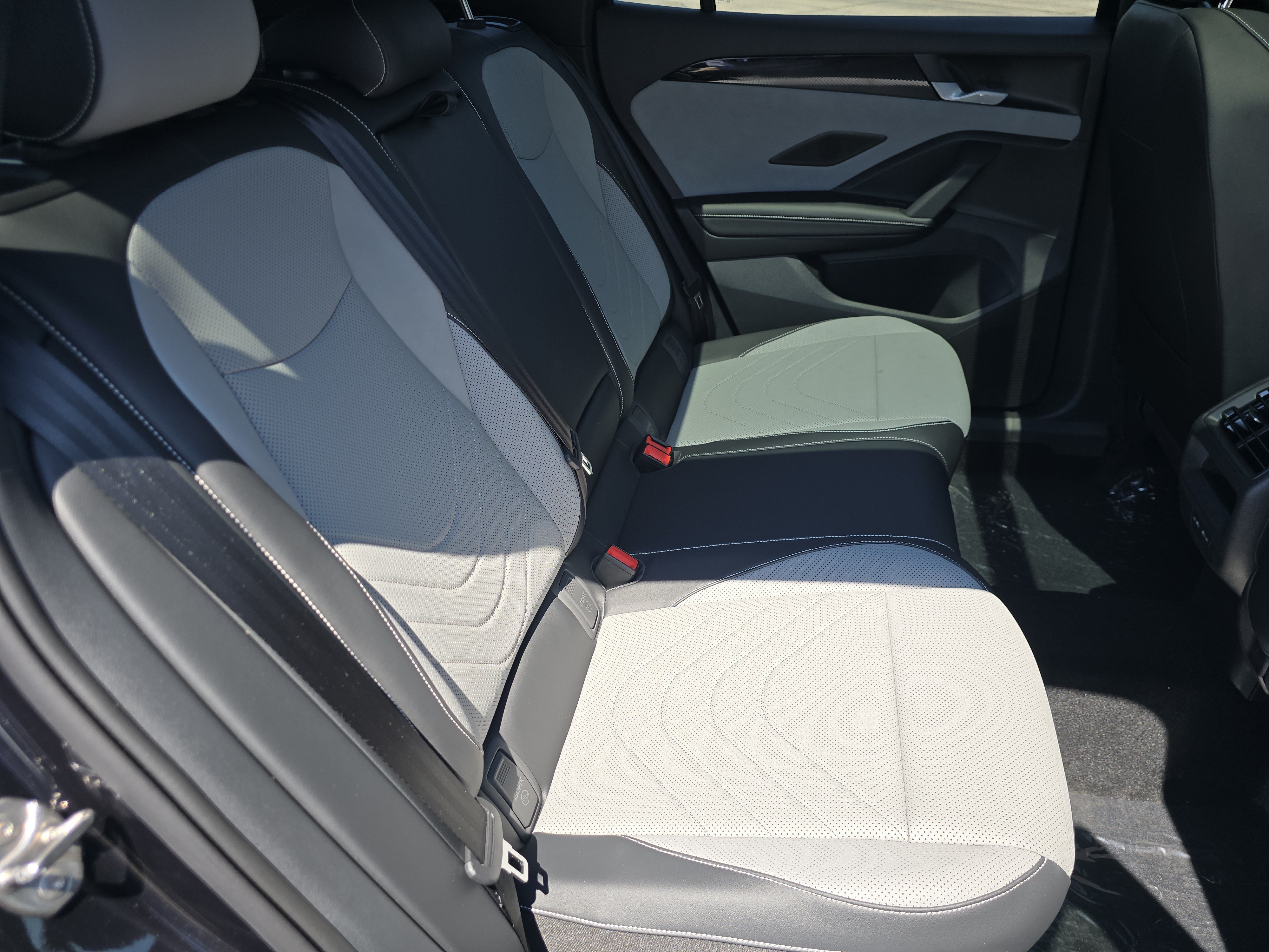 New 2026 Volkswagen Tiguan SE R-Line AWD/4WD image 17