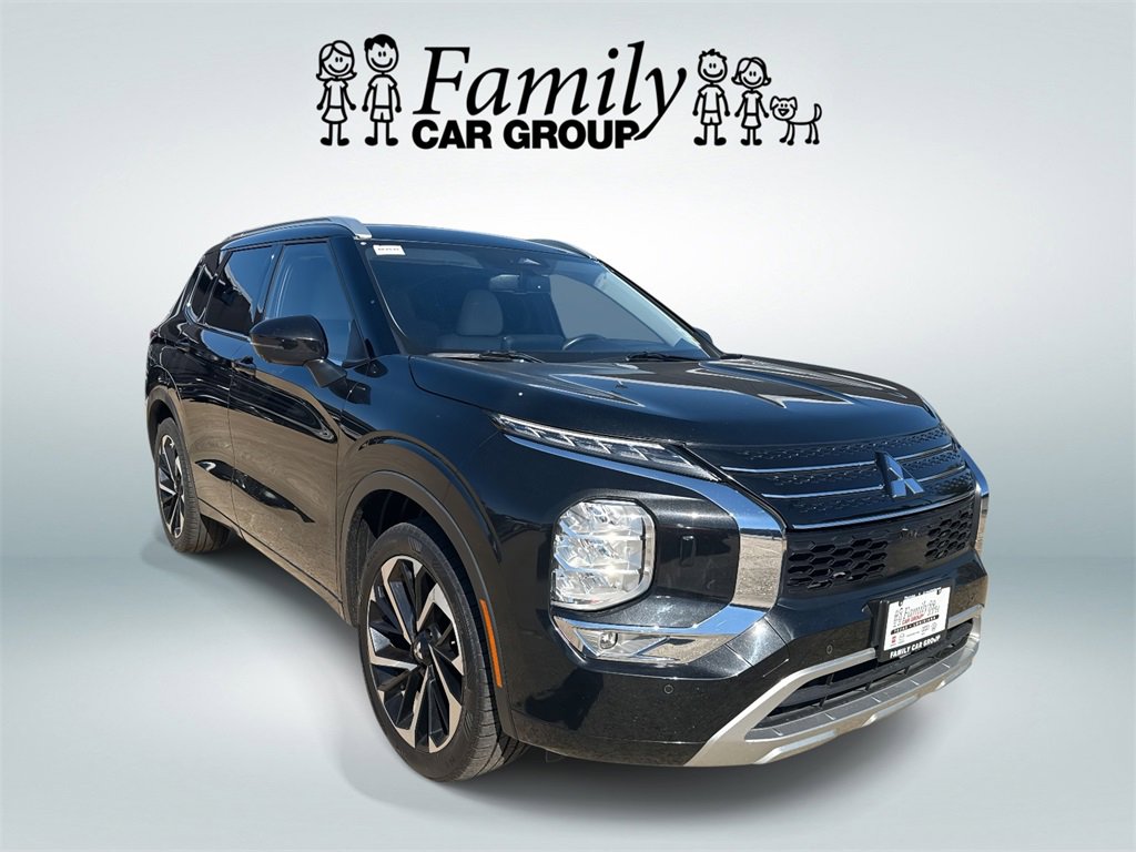 Used 2023 Mitsubishi Outlander SEL Black Edition image 2