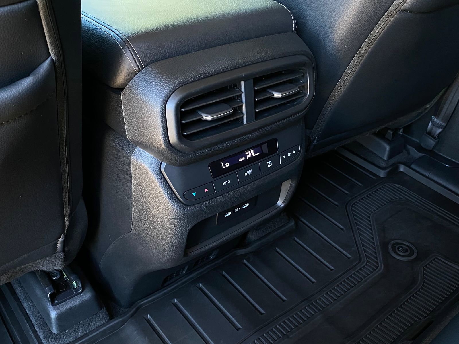Used 2024 Honda Pilot Touring image 27