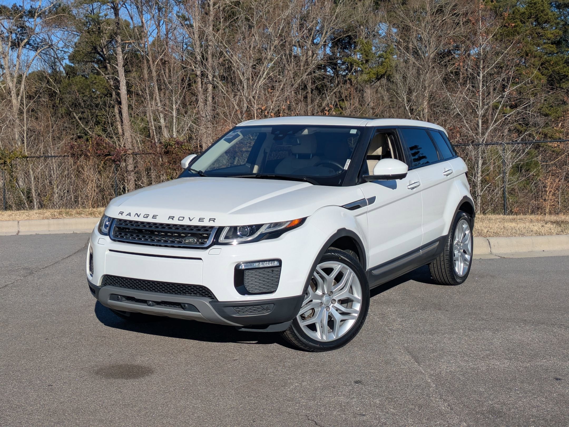 Used 2019 Land Rover Range Rover Evoque HSE image 1