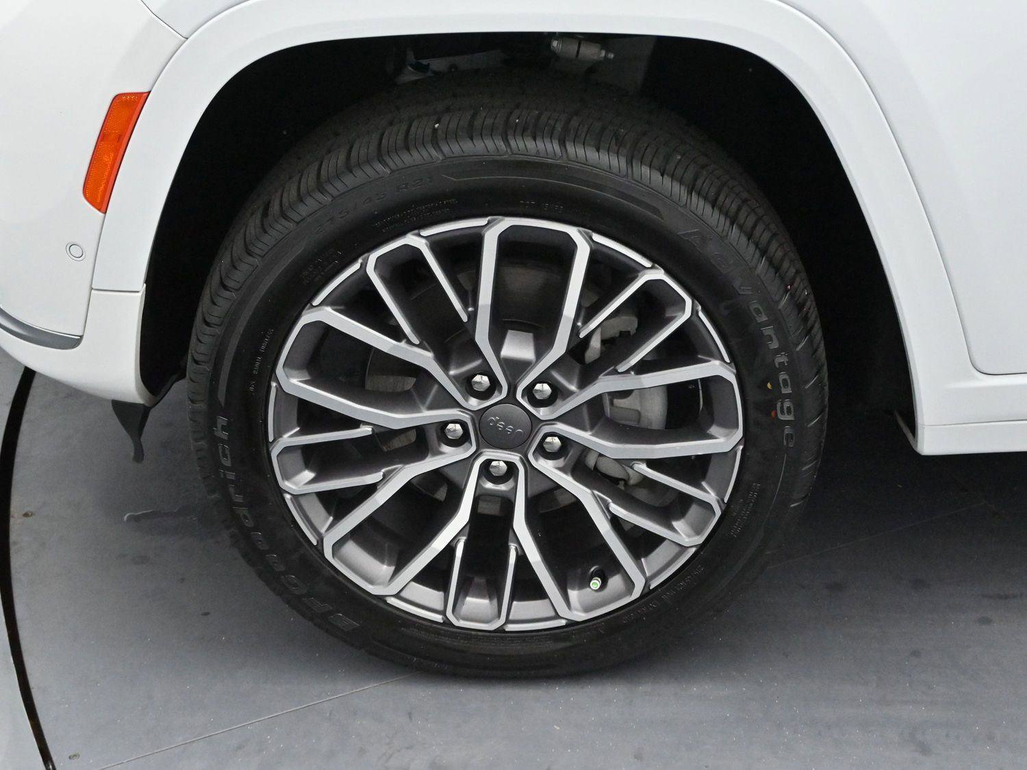 Used 2023 Jeep Grand Cherokee L Summit image 34