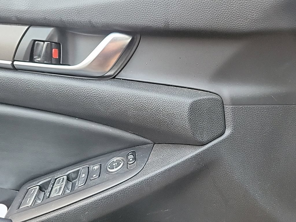 Used 2018 Honda Accord LX image 11