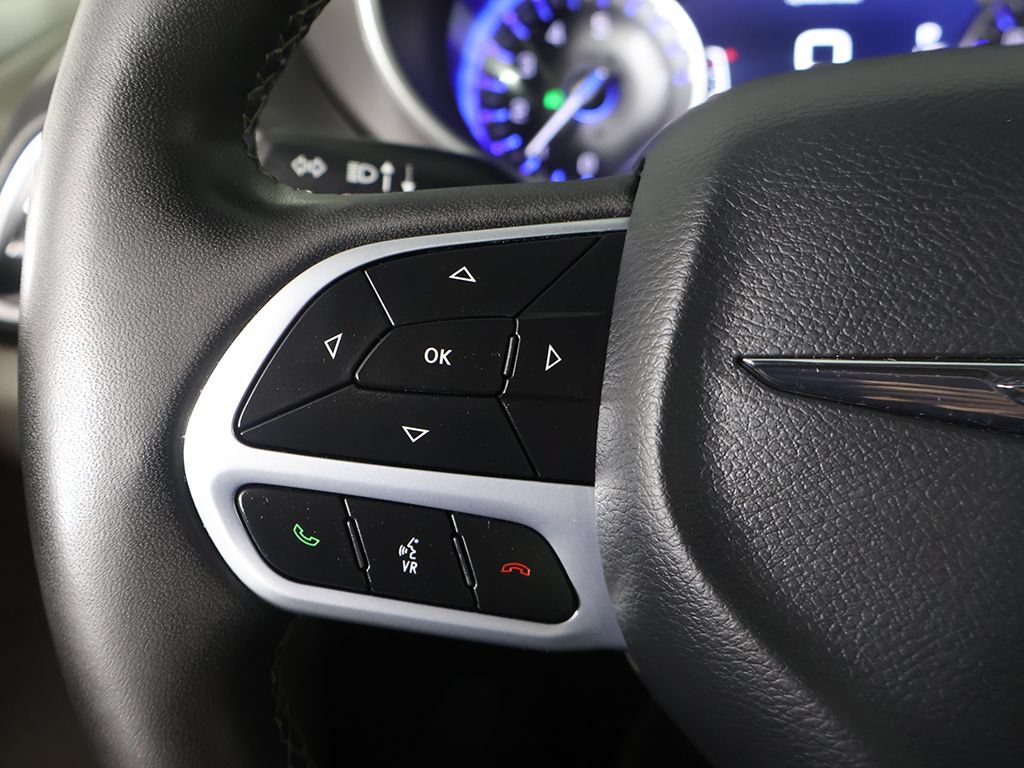 Used 2024 Chrysler Pacifica Touring-L FWD image 42