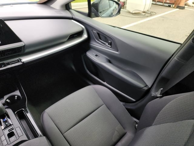 Used 2025 Toyota Prius LE FWD image 20