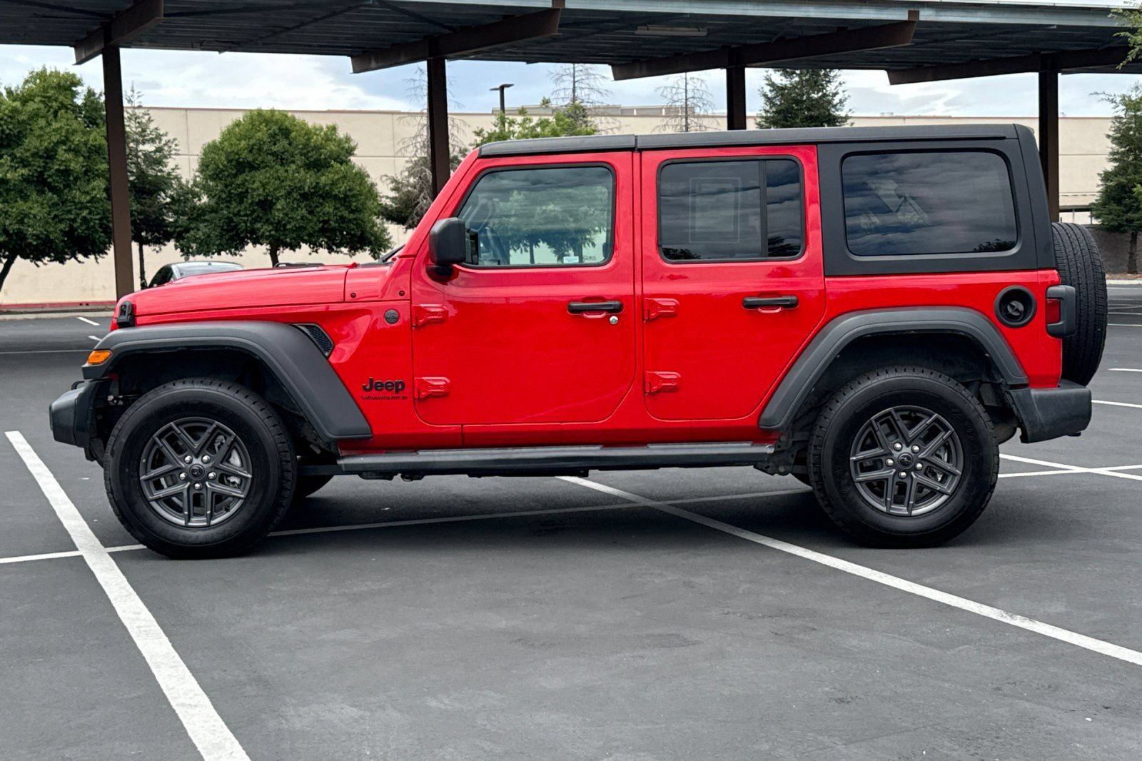 Used 2024 Jeep Wrangler Unlimited Sport AWD/4WD image 14