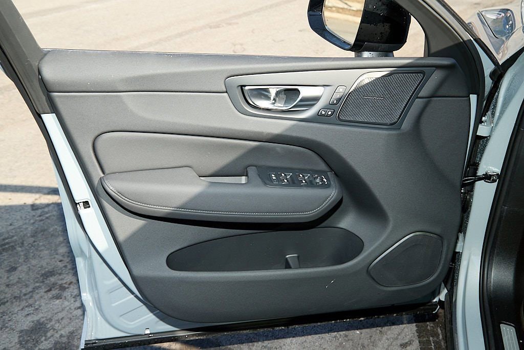 New 2026 Volvo XC60 B5 Ultra w/ Climate Package image 10