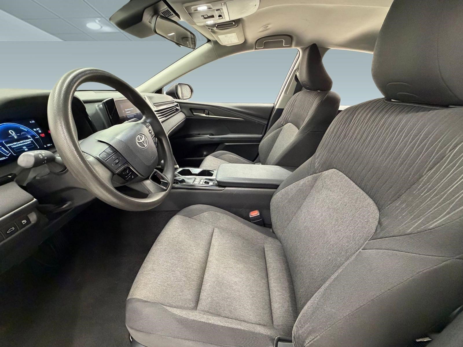 Used 2025 Toyota Camry LE FWD image 4