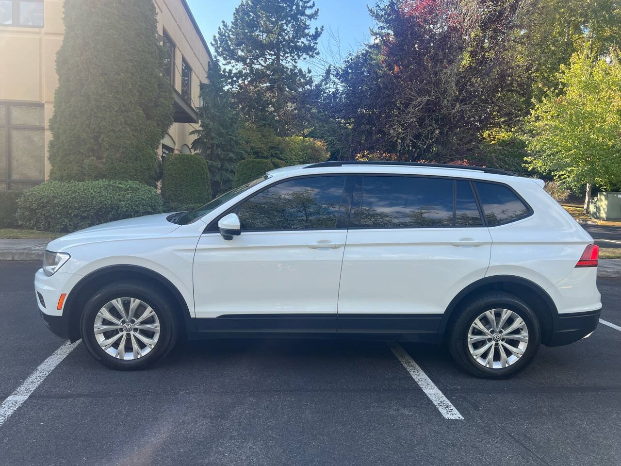Used 2018 Volkswagen Tiguan S AWD/4WD image 2