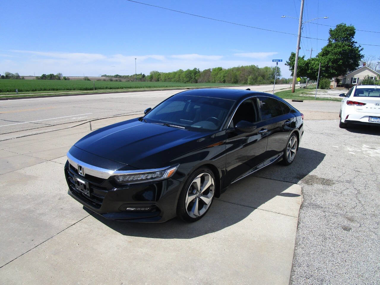 Used 2018 Honda Accord Touring image 9