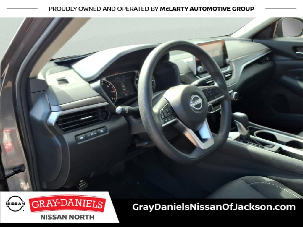 Used 2024 Nissan Altima 2.5 SV FWD image 9