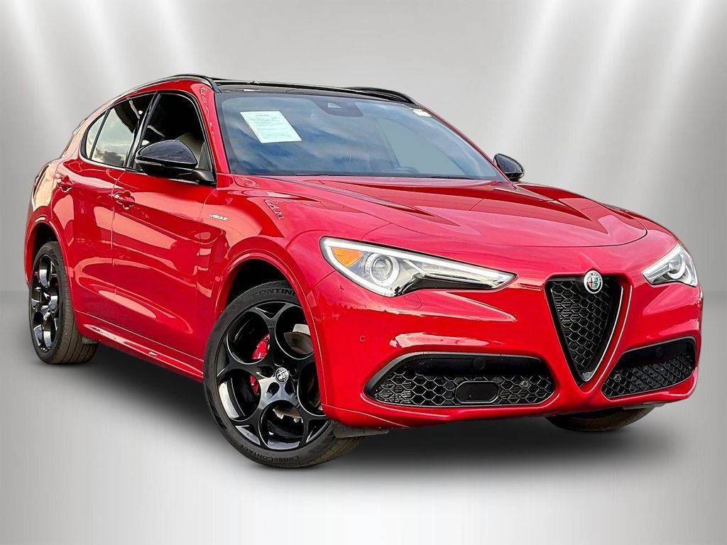 Used 2023 Alfa Romeo Stelvio Veloce AWD/4WD image 3