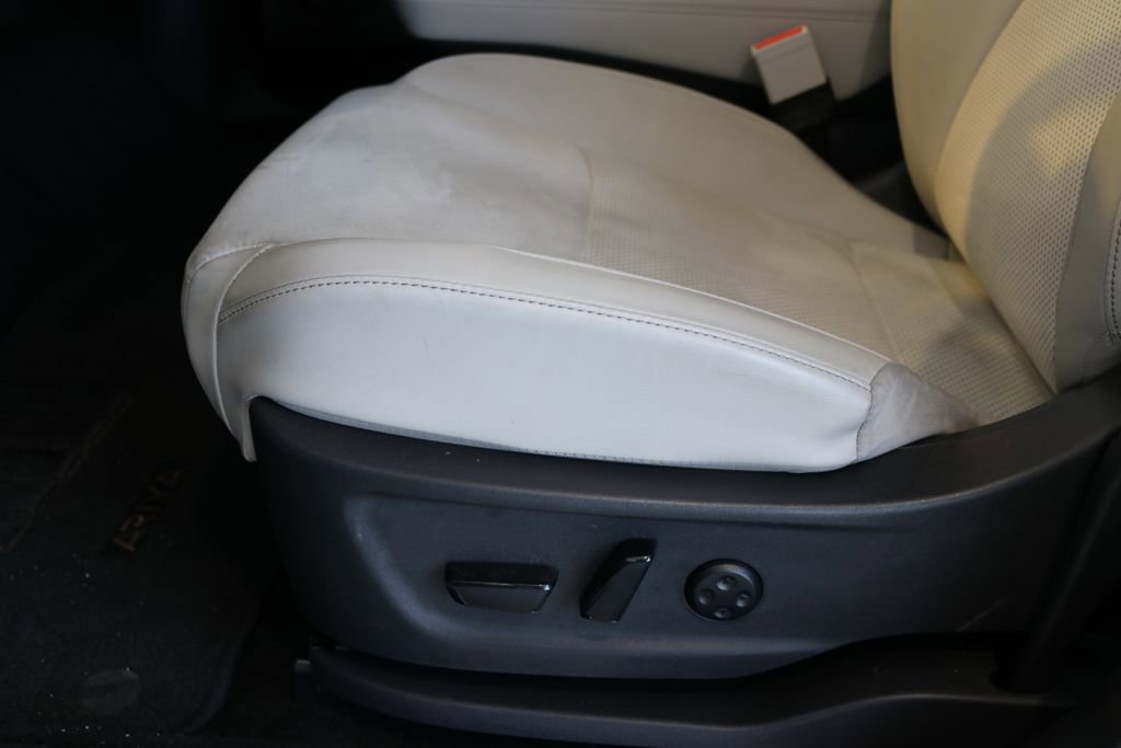 Used 2023 Nissan Ariya AWD image 16