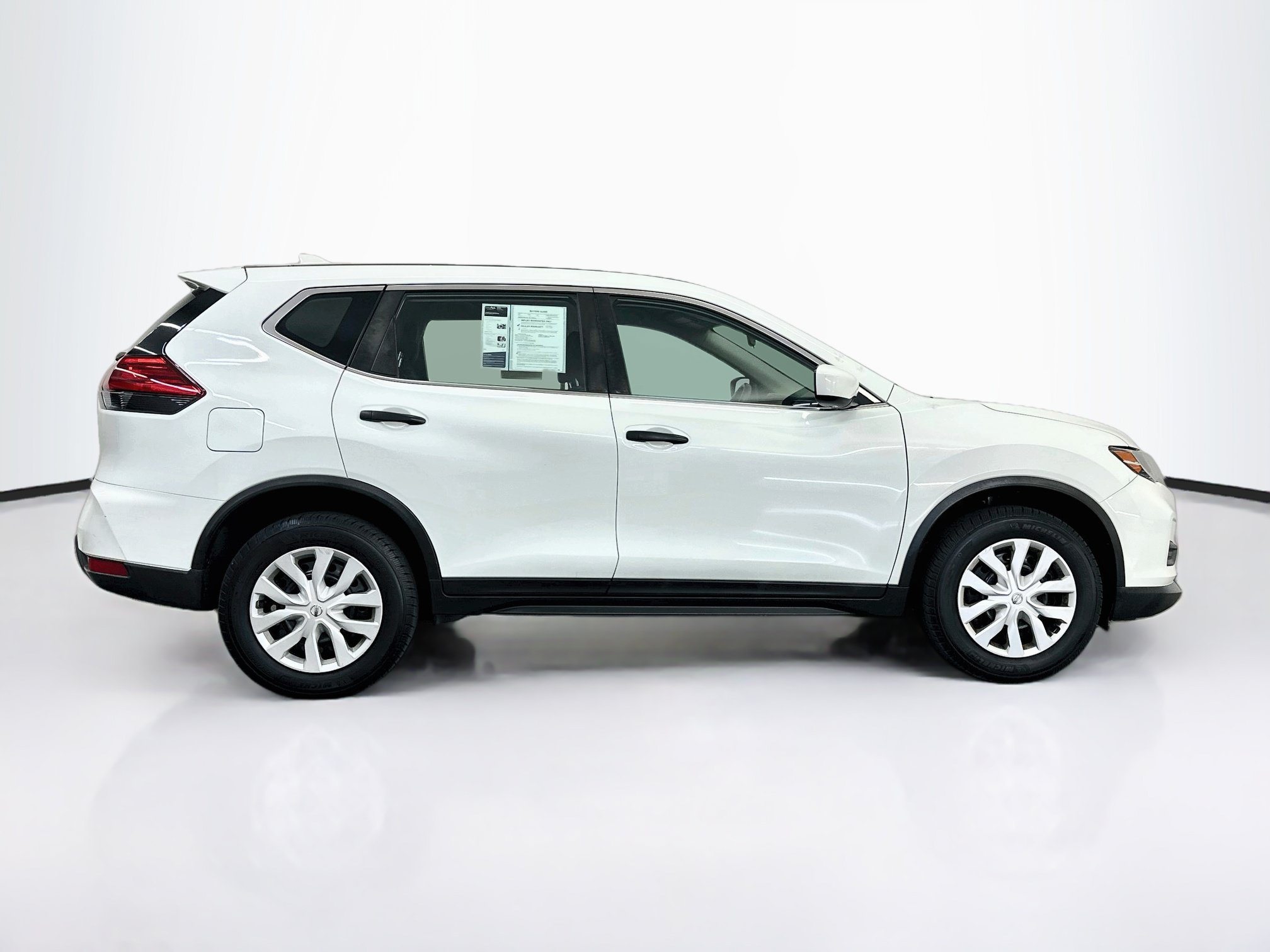 Used 2017 Nissan Rogue S AWD/4WD image 10