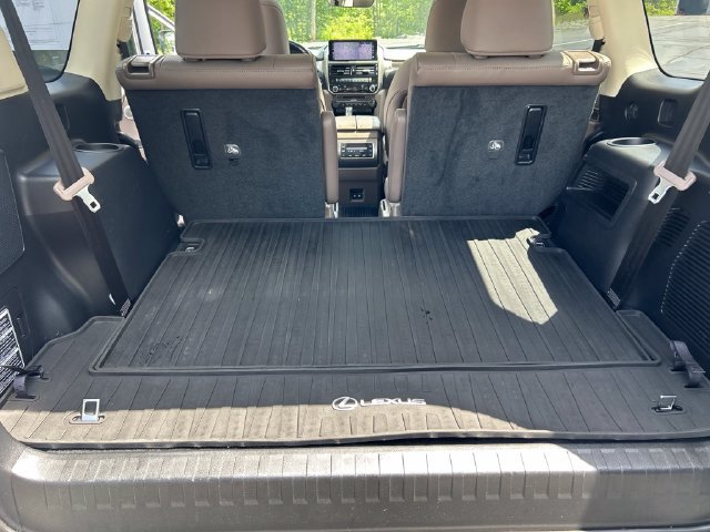 Used 2022 Lexus GX 460 Luxury w/ Sport Design Package AWD/4WD image 26