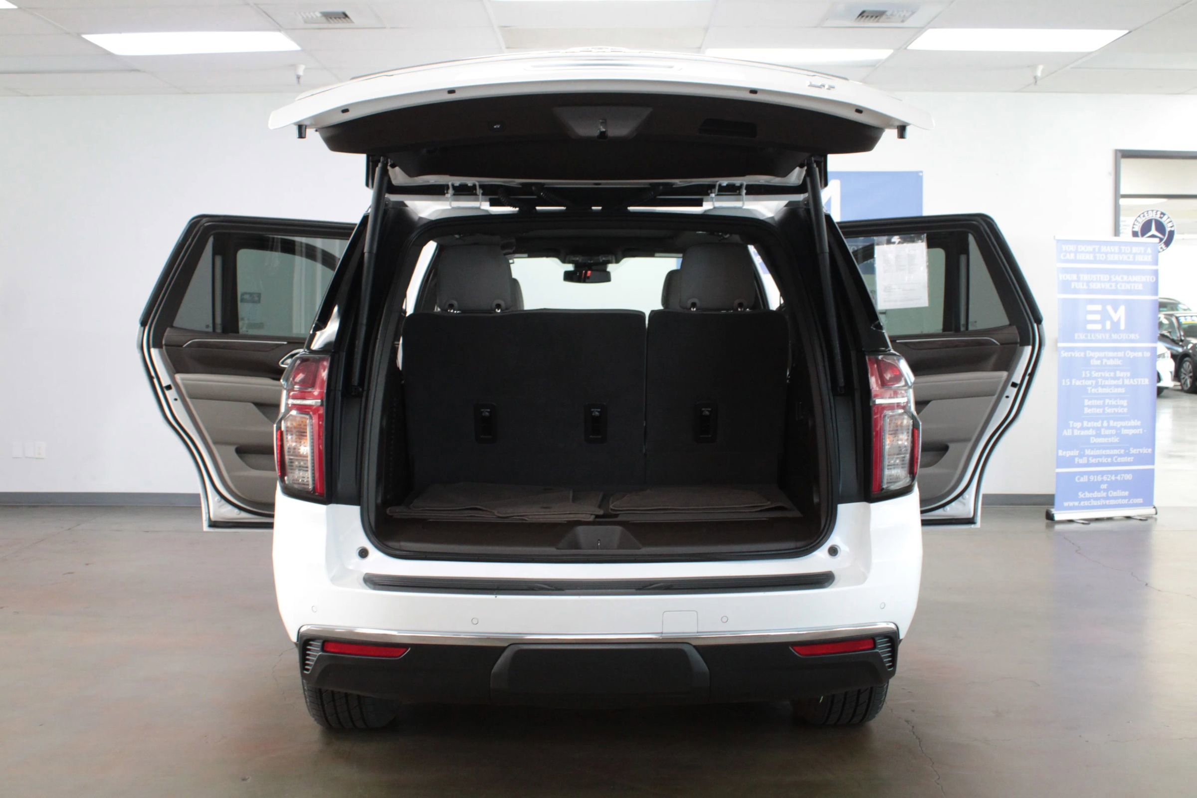 Used 2023 Chevrolet Tahoe LT w/ LT Signature Package image 8