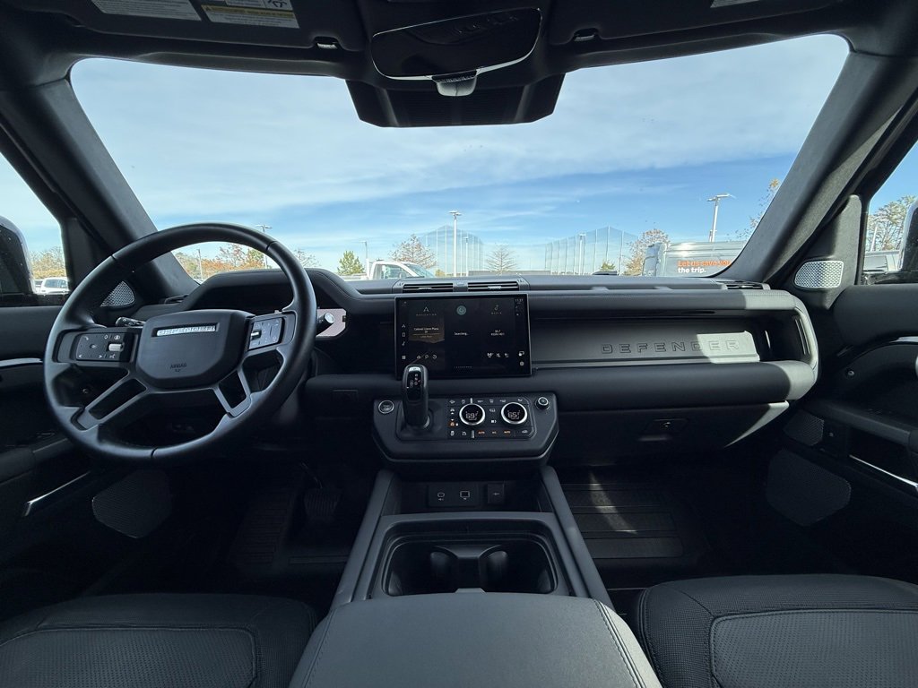 Used 2024 Land Rover Defender 130 X-Dynamic SE image 30