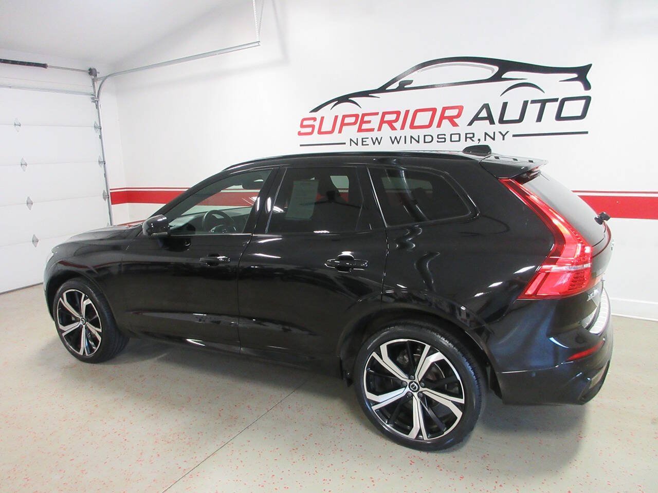 Used 2022 Volvo XC60 B5 R-Design w/ Advanced Package AWD/4WD image 4