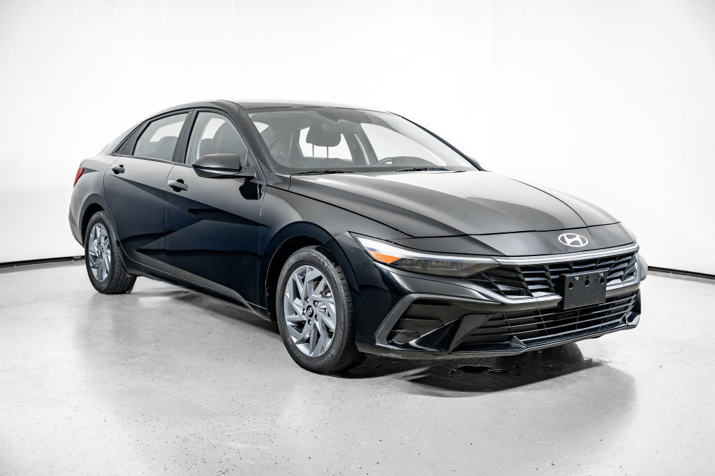 Certified 2024 Hyundai Elantra SEL FWD image 2