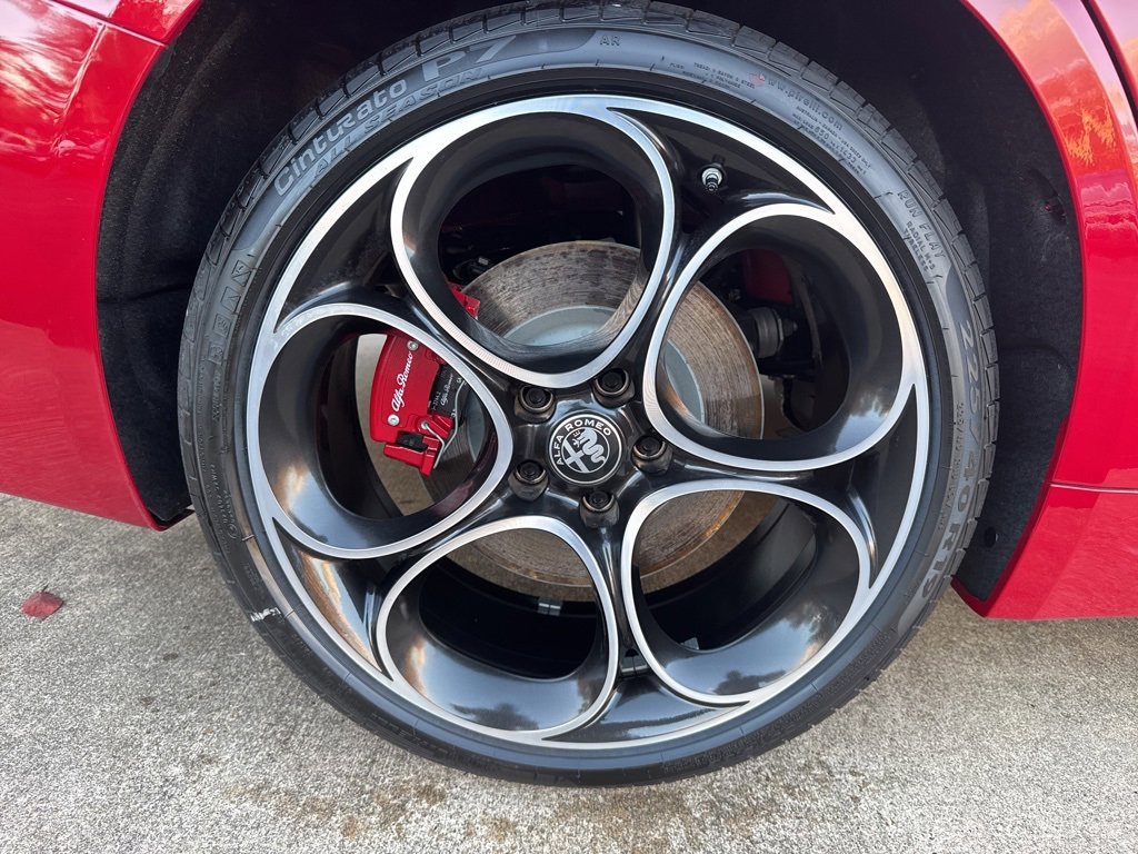 New 2025 Alfa Romeo Giulia AWD w/ Veloce Package AWD image 24