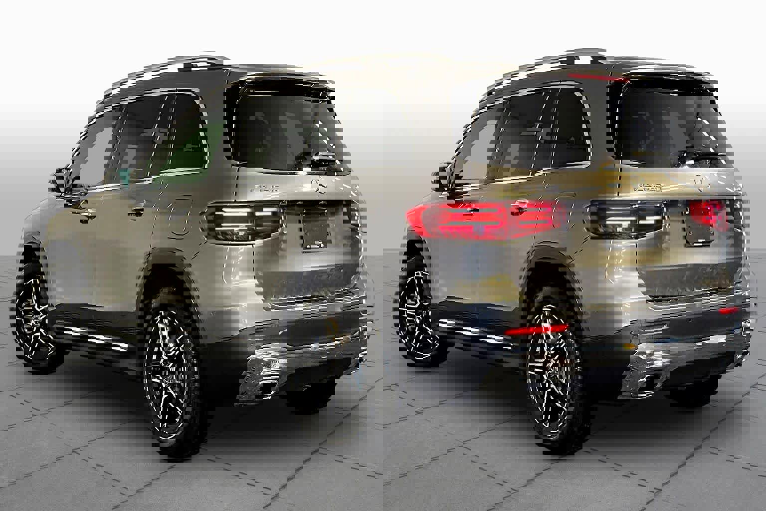 New 2026 Mercedes-Benz GLB 250 4MATIC image 3