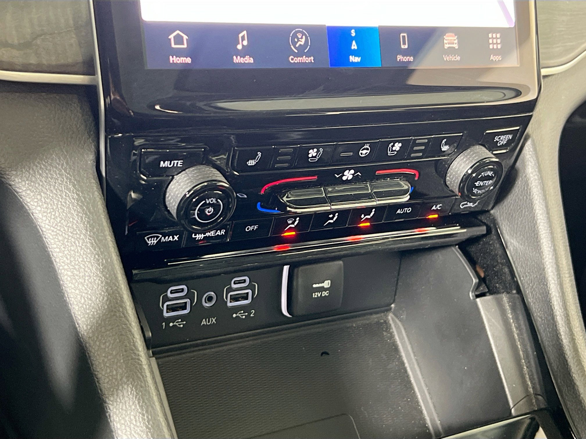 Used 2023 Jeep Grand Cherokee Limited w/ Luxury Tech Group II image 16