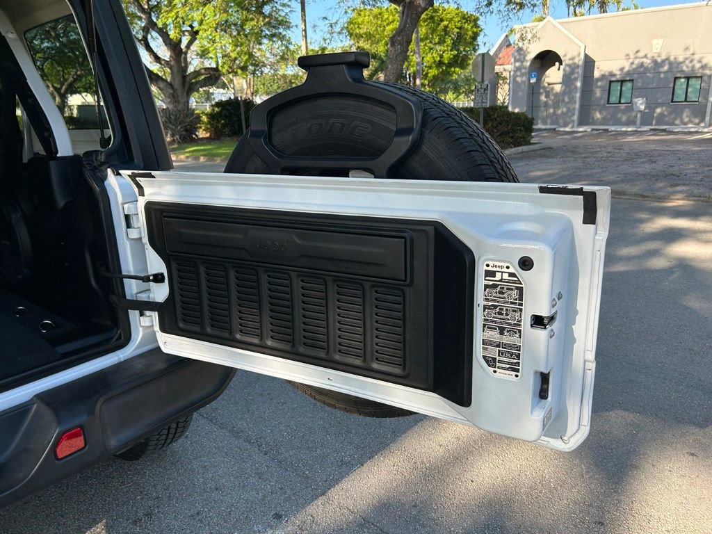 Used 2022 Jeep Wrangler Unlimited Sahara AWD/4WD image 49