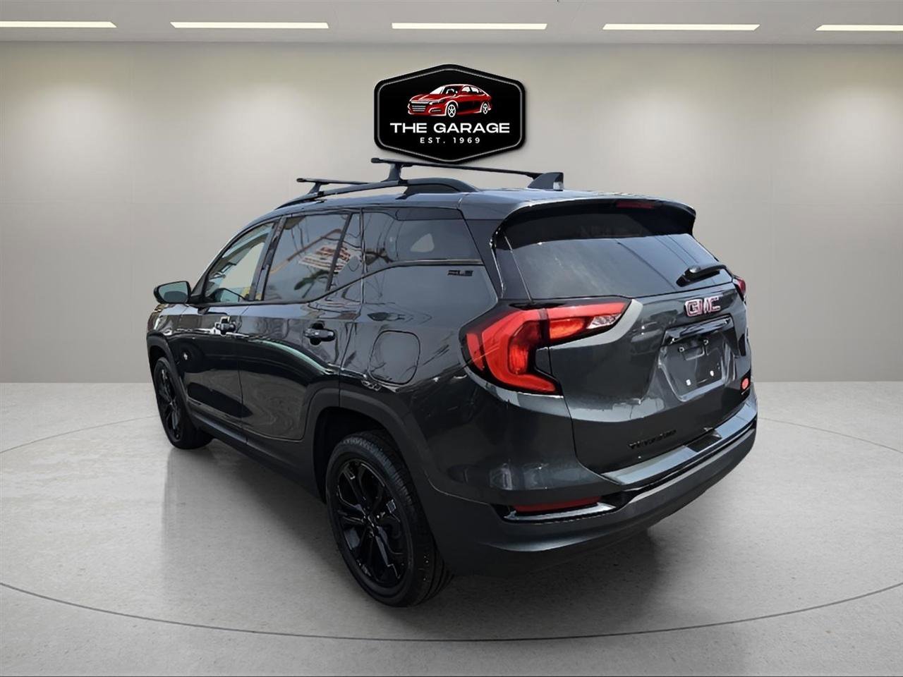 Used 2019 GMC Terrain SLE w/ Driver Convenience Package image 4
