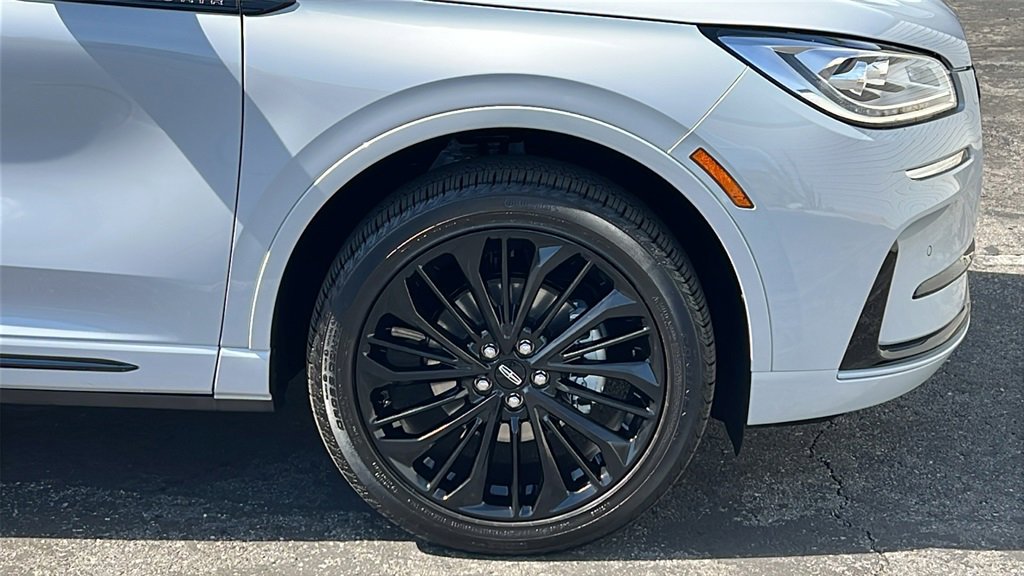 Used 2025 Lincoln Corsair Reserve w/ Jet Appearance Package image 8