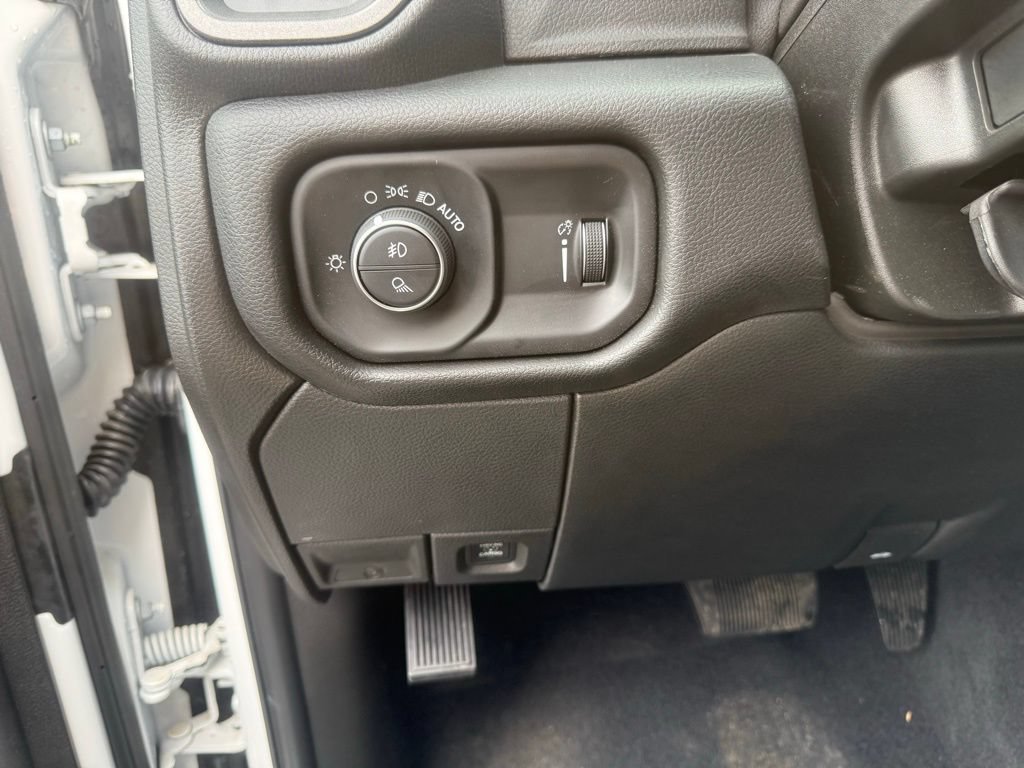 New 2025 RAM 2500 Tradesman w/ Safety Group AWD/4WD image 17