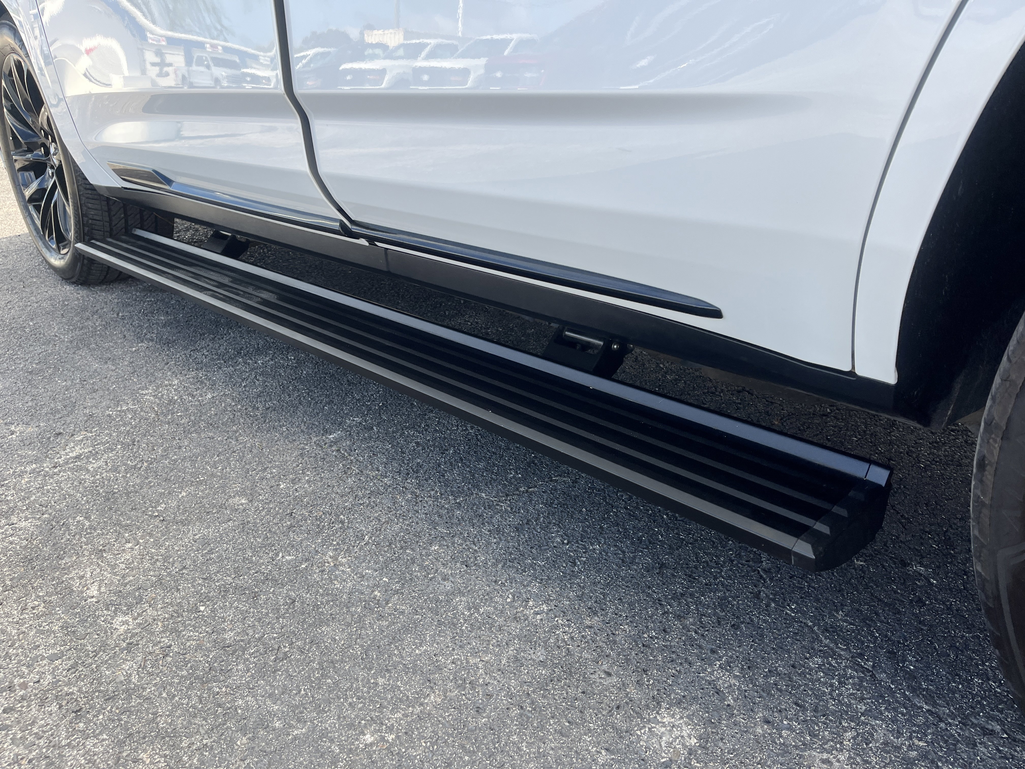 Used 2023 Cadillac Escalade Sport Platinum w/ LPO, ONYX Package image 10