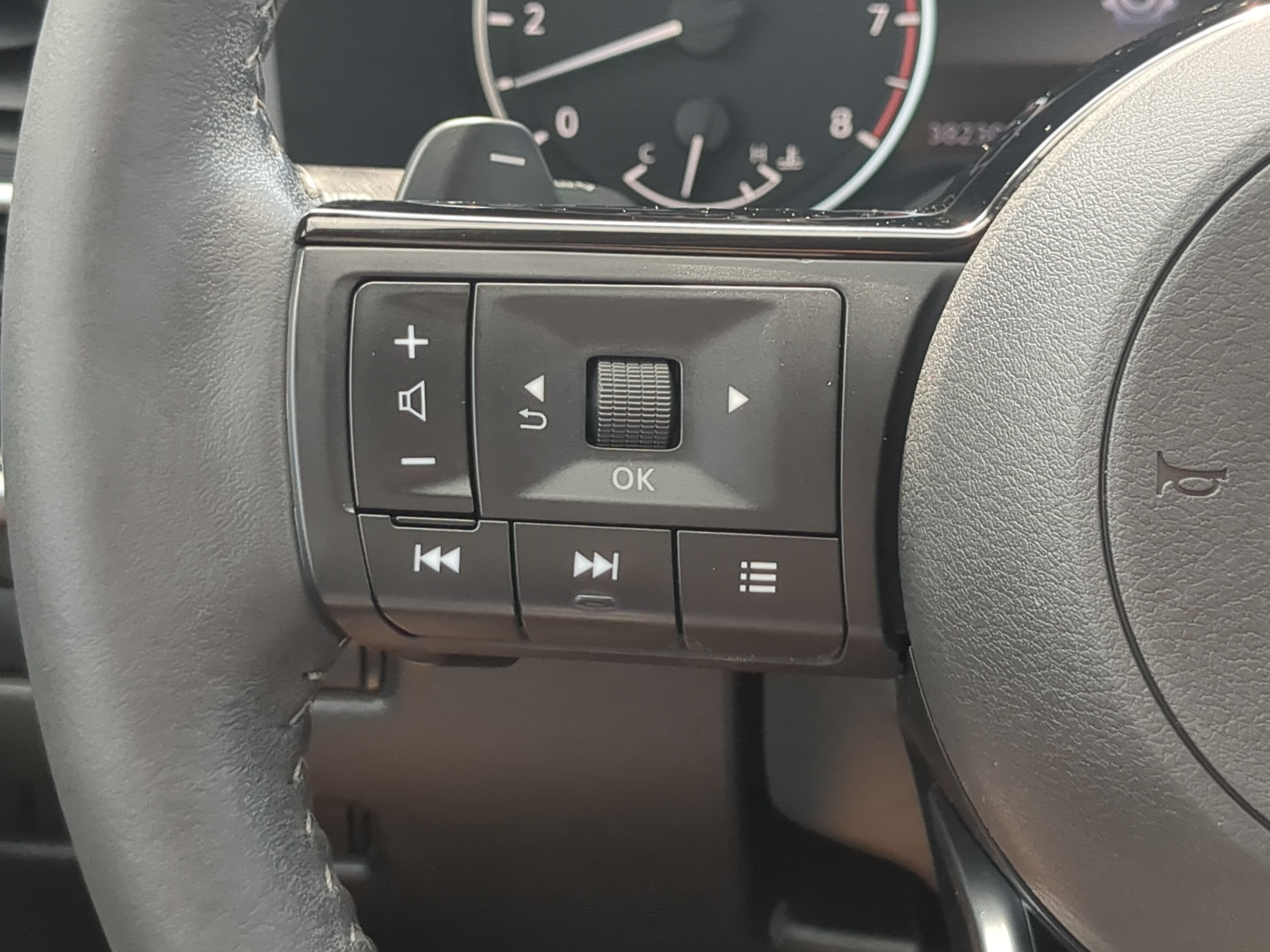 Used 2021 Nissan Rogue SV w/ Premium Package FWD image 23
