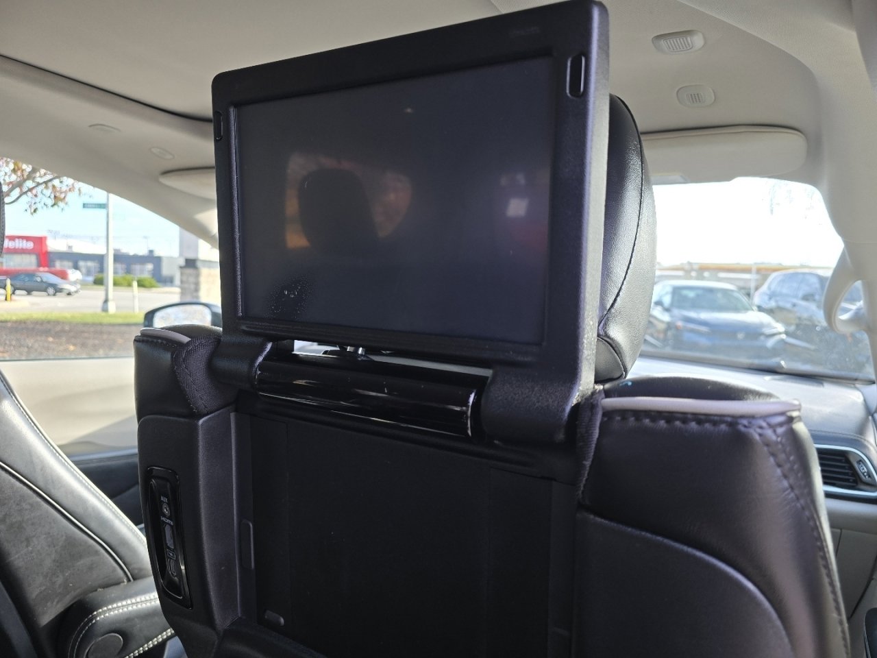 Used 2022 Chrysler Pacifica Limited w/ Uconnect Theater Family Group image 13