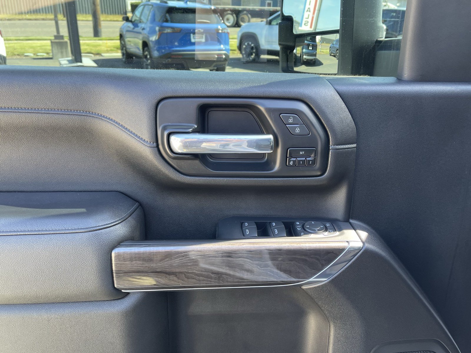 Used 2021 Chevrolet Silverado 2500 LTZ w/ LTZ Plus Package AWD/4WD image 17